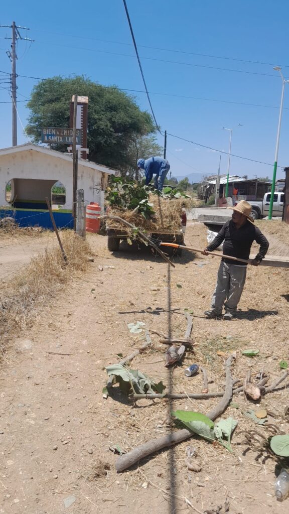 santa lucia ocotlan limpienza de la calle peatonal el 22 de abril del 2023